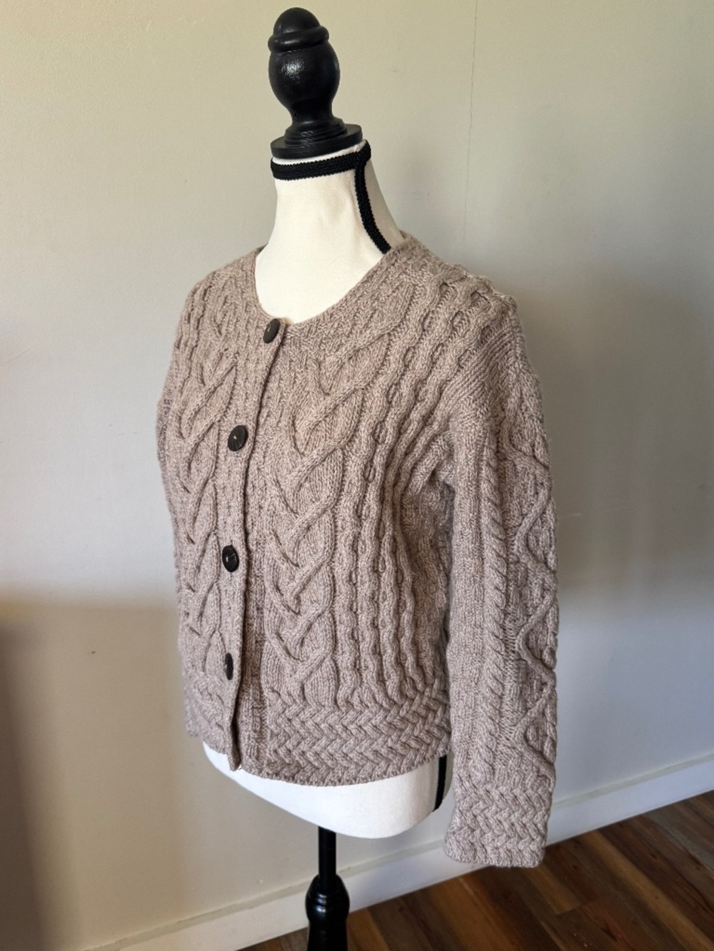 CarraigDonn 100% Merino Wool Irish Cable Knit Cardigan Made in Ireland size sm